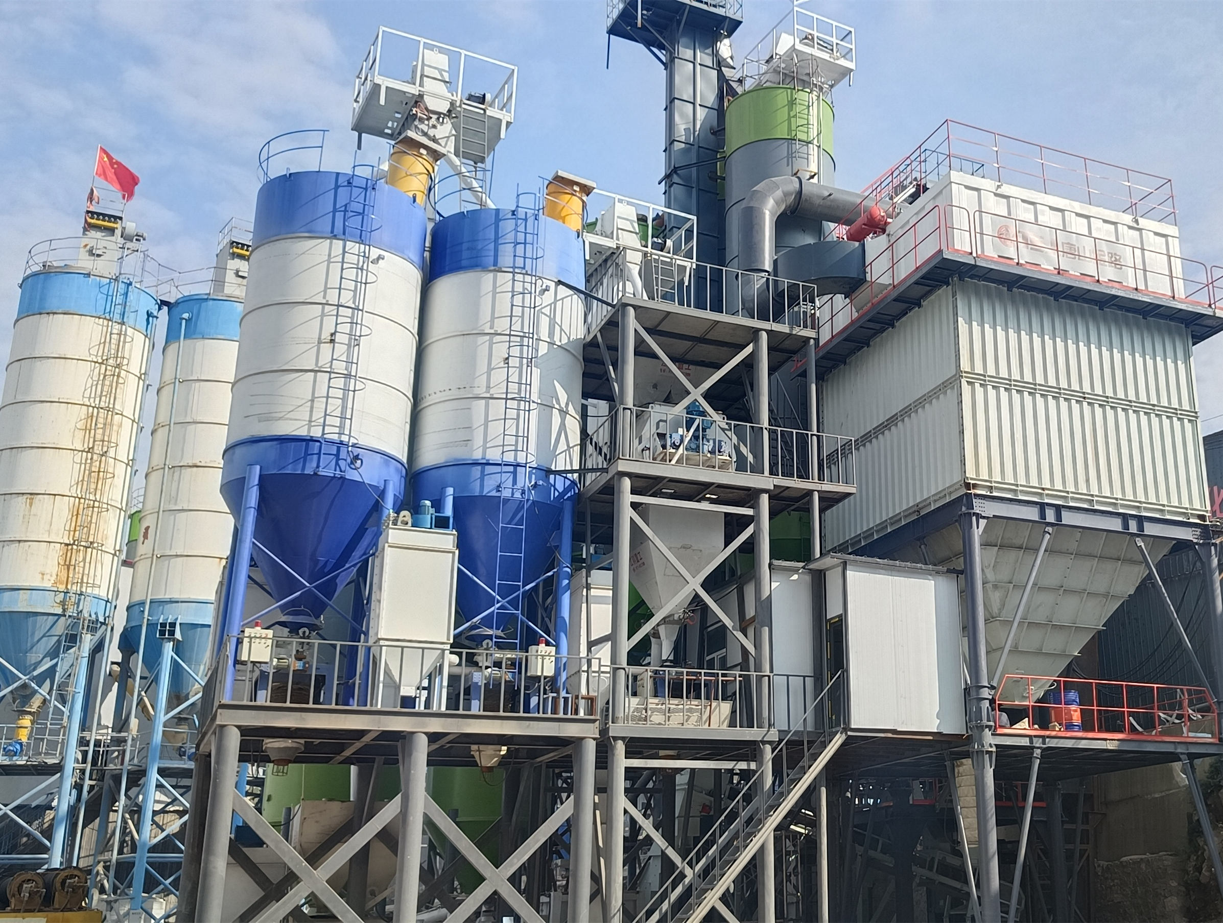 機(jī)制砂成建筑用砂主要來(lái)源，唐山金路制砂樓提供高標(biāo)準(zhǔn)機(jī)制砂生產(chǎn)設(shè)備